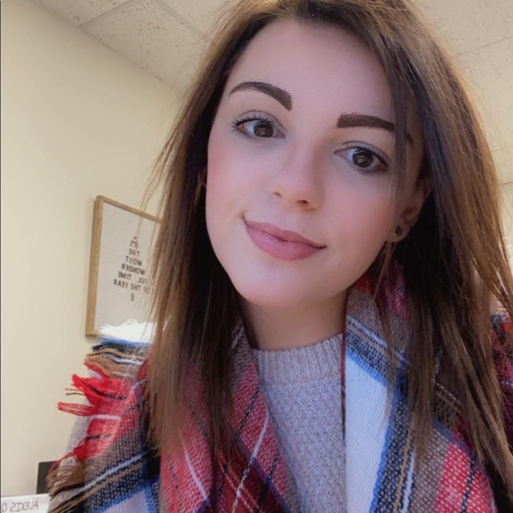 Meet your Posher, Alexis